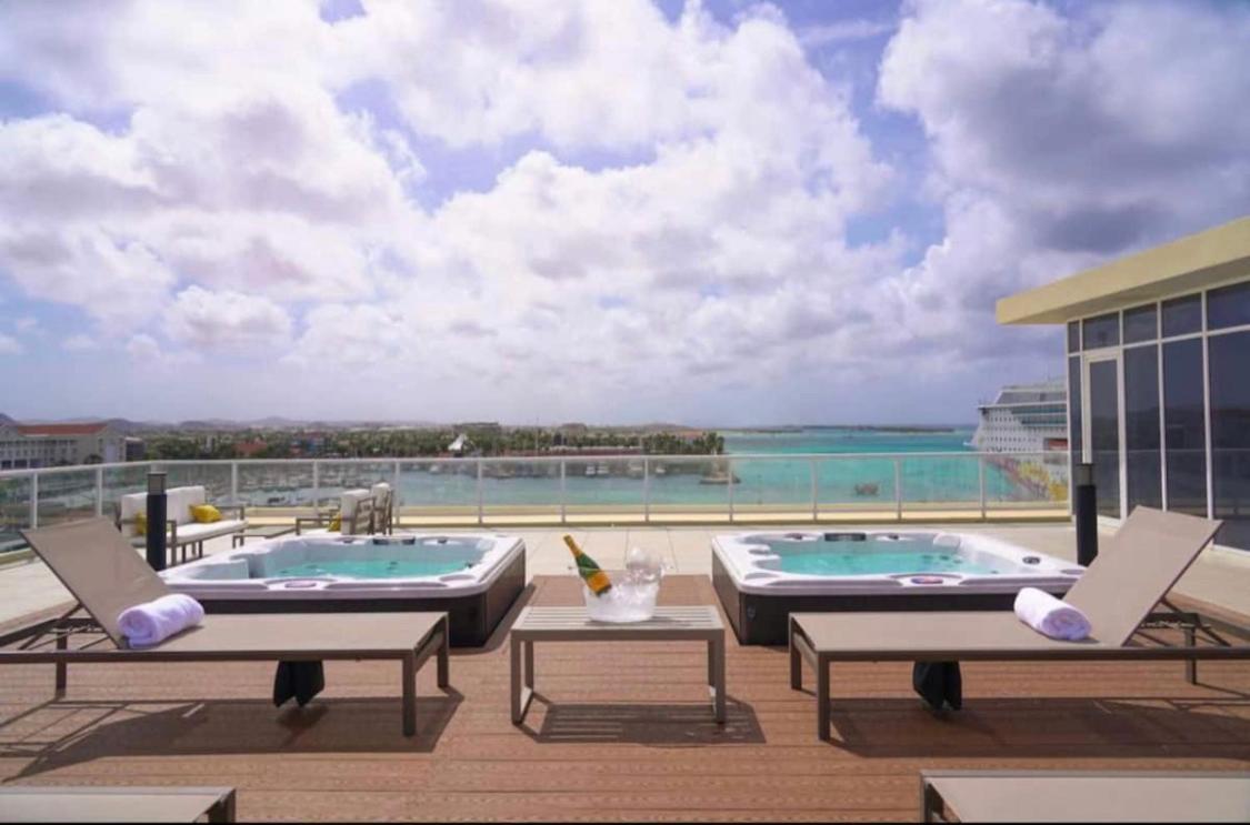 Luxury Condo With Infinity Pool & Ocean View オラニエスタッド エクステリア 写真